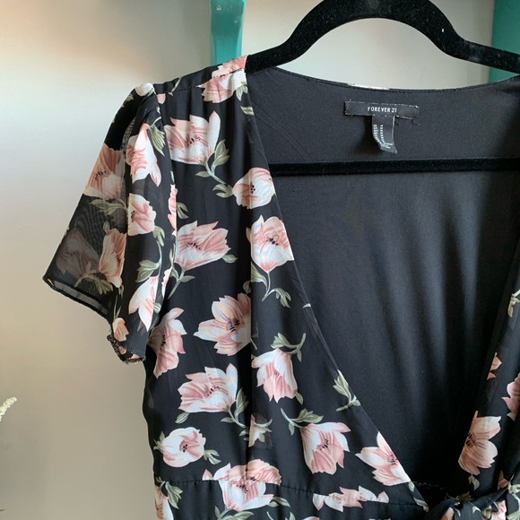 🌸5 FOR $20🌸 Forever 21 black floral wrap dress - Picture 4 of 7